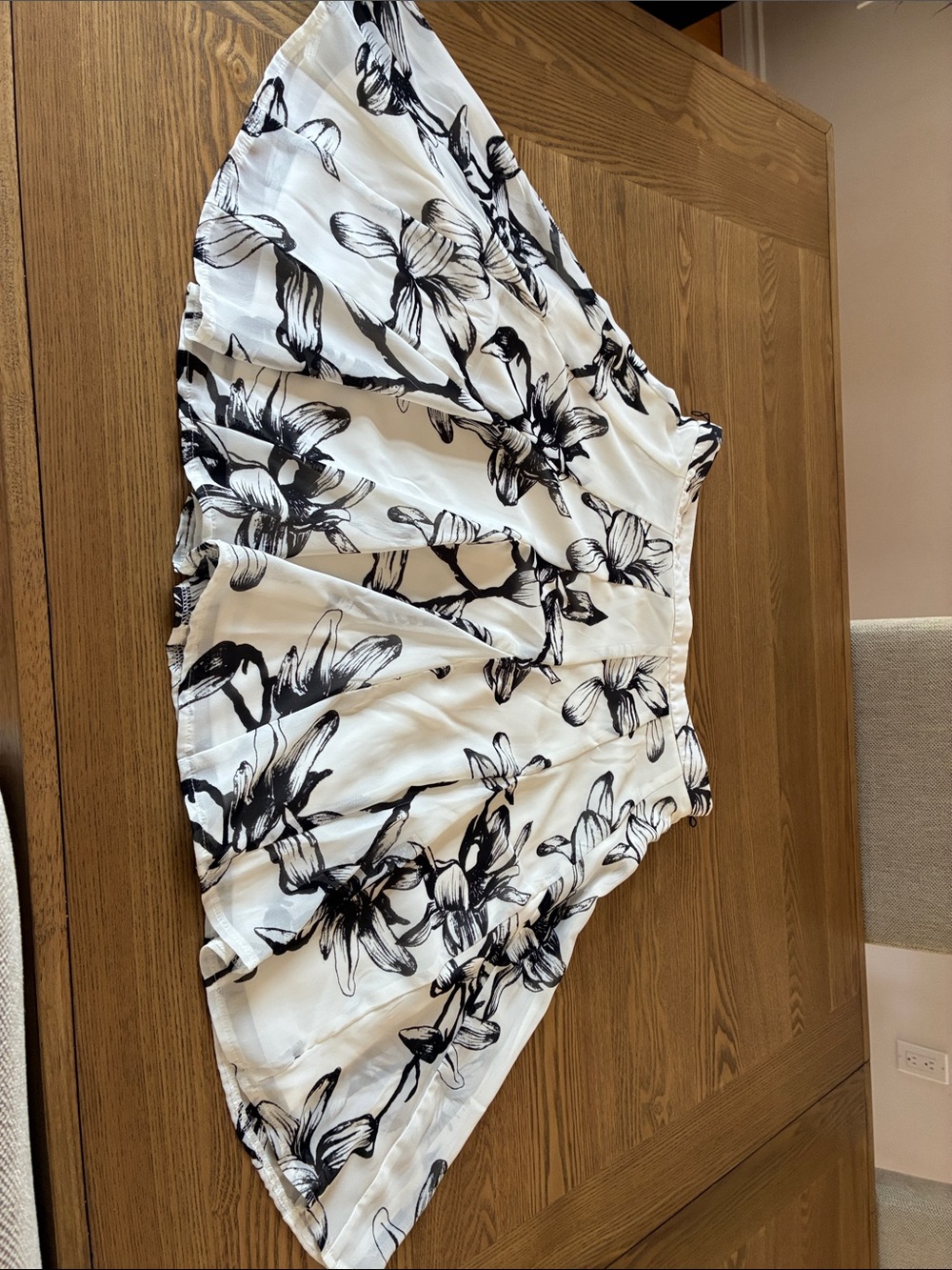 le chateau Black and White Floral A-Line Skirt